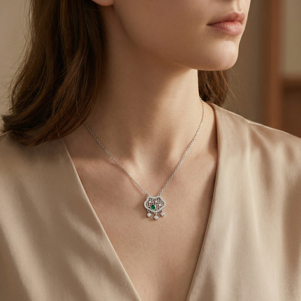 Luvia Necklace
